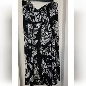 Women 2X Black and White Paisley Maxi Skirt